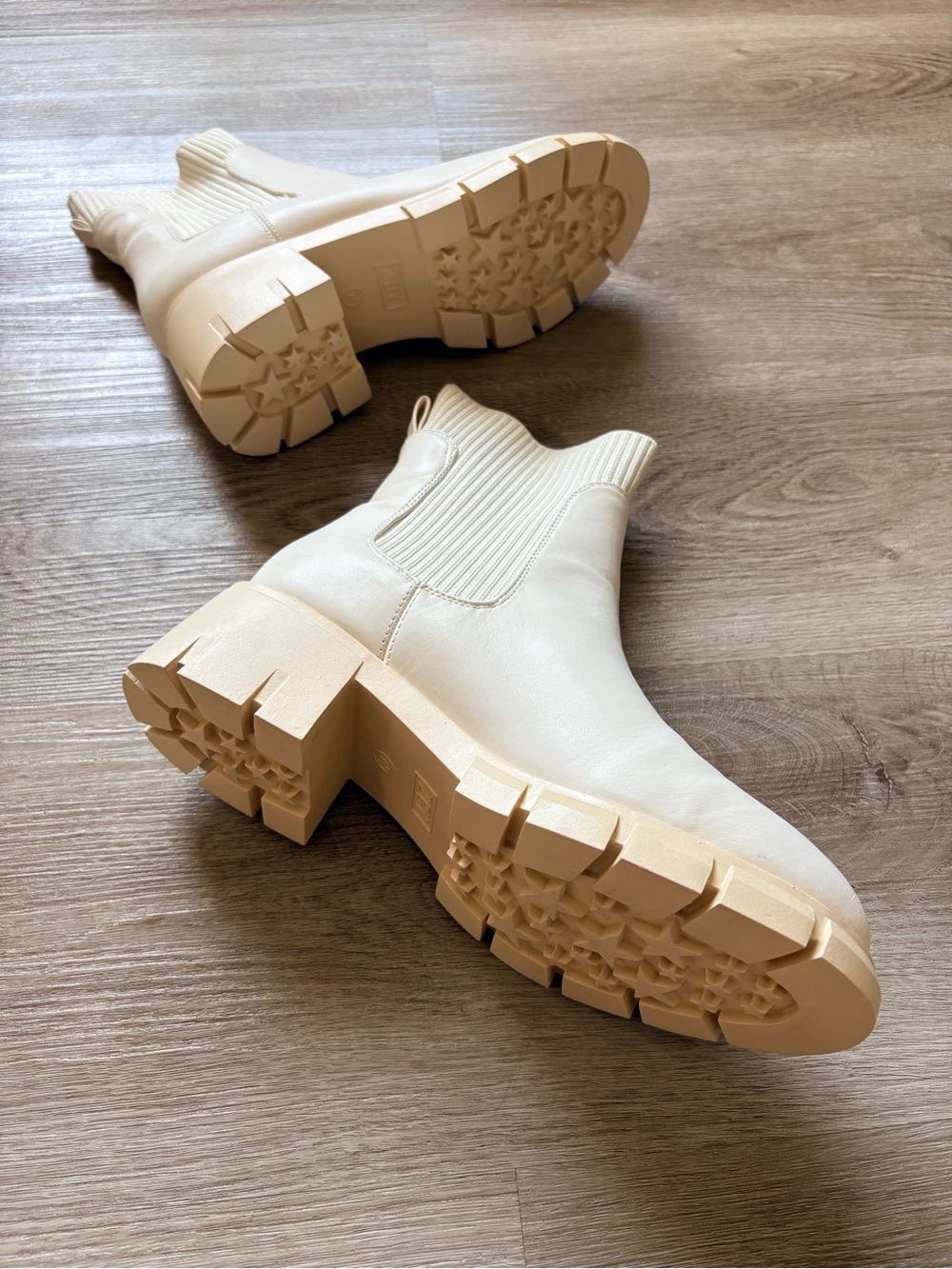 Women’s Chunky Chelsea Boots in Cream - Picture 3 of 5